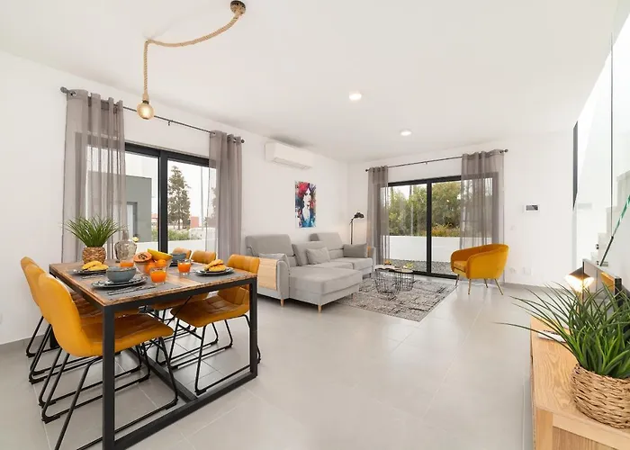 - By Sch Villa Pataias